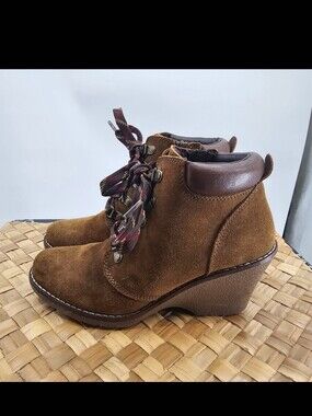 White Mountain Brown Suede Wedge Boots Size 8